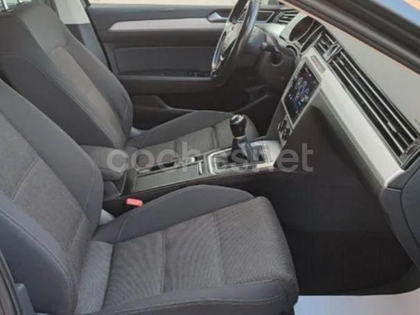 Usado VW Passat Advance 120 CV (88 kW) 2019 Gris / plata Familiar