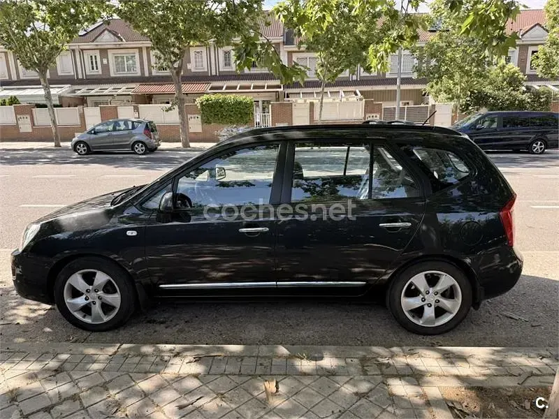Usado Kia Carens 140 CV (102 kW) 2007 Negro Monovolumen