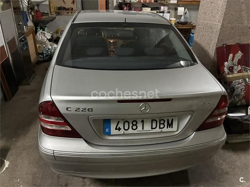 Usado Mercedes C220 Elegance 143 CV (105 kW) 2004 Gris / plata Berlina
