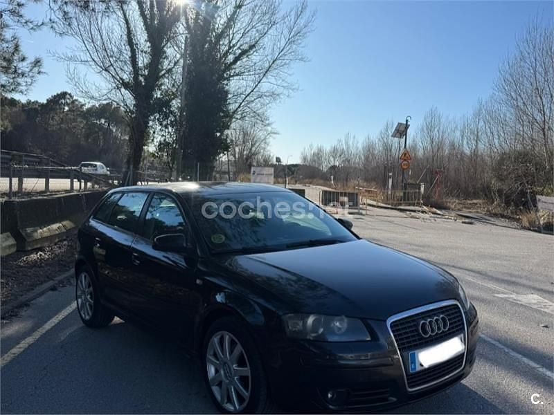 Usado Audi A3 Attraction 140 CV (102 kW) 2005 Gris / plata Berlina
