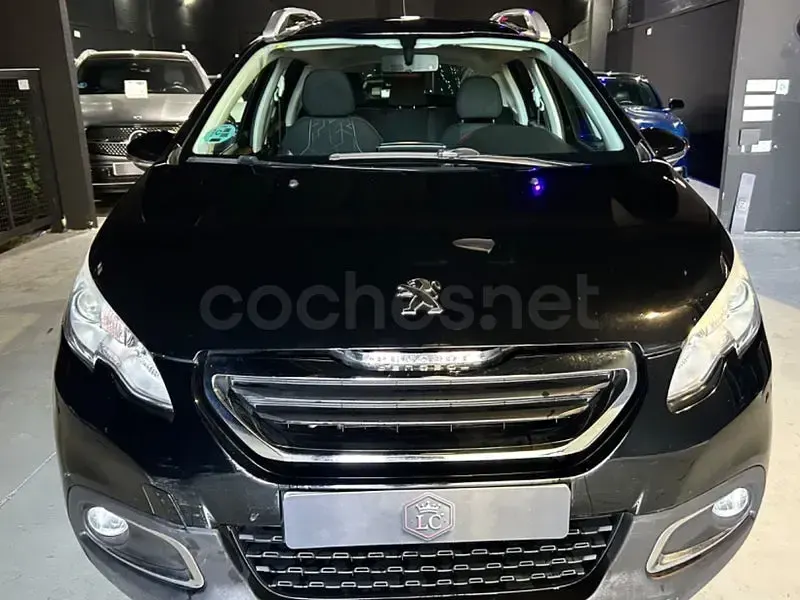Usado Peugeot 2008 Allure 120 CV (88 kW) 2015 Negro SUV