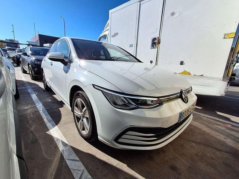 Usado VW Golf VIII Life 110 CV (80 kW) 2021 Blanco Utilitario