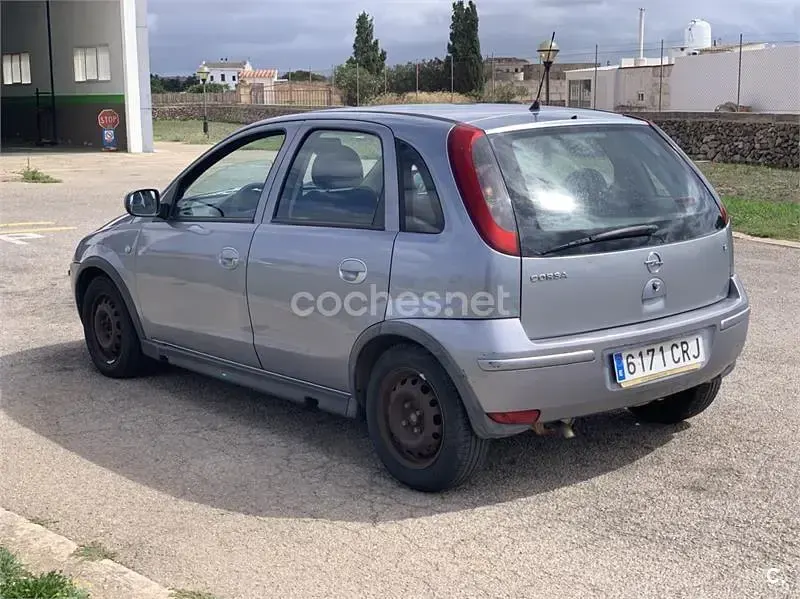 Usado Opel Corsa Club 75 CV (55 kW) 2004 Gris / plata Utilitario