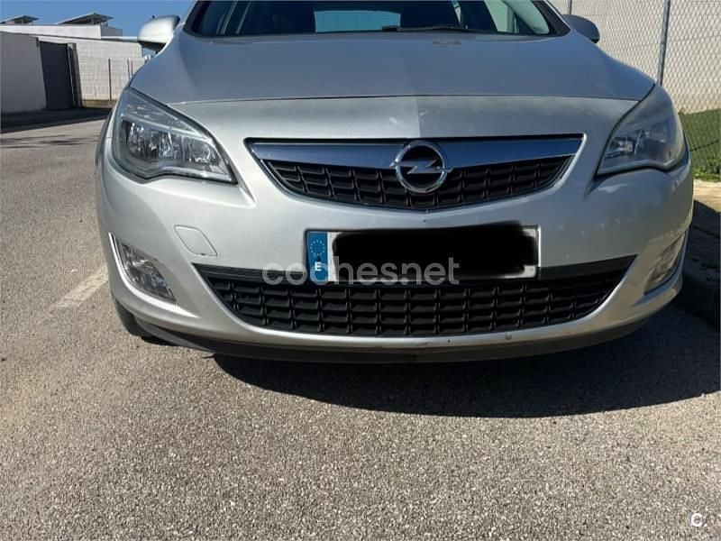 Usado Opel Astra Enjoy 110 CV (80 kW) 2012 Gris / plata Berlina