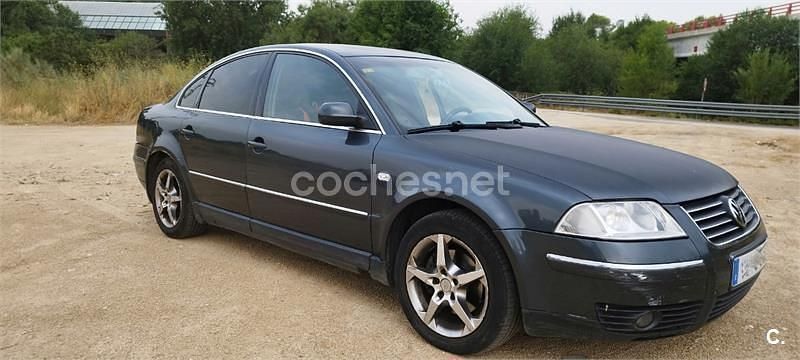 Negro Usado 2002 VW Passat Highline Familiar | 2100 € (Precio justo) - Imagen 1/4