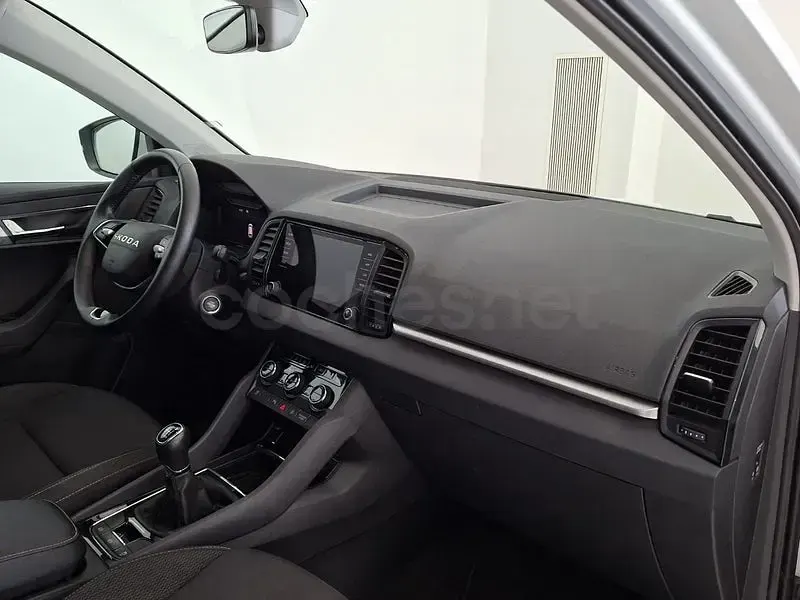 Usado Skoda Karoq Selection 150 CV (110 kW) 2025 Blanco SUV