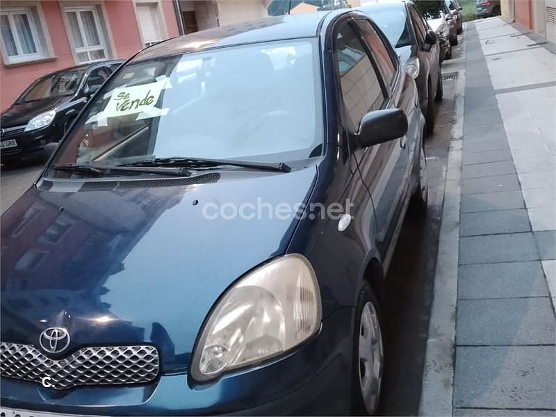 Usado Toyota Yaris Luna 87 CV (63 kW) 2005 Azul Berlina
