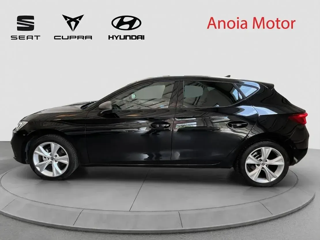 Usado Seat Leon FR 116 CV (85 kW) 2025 Negro Berlina