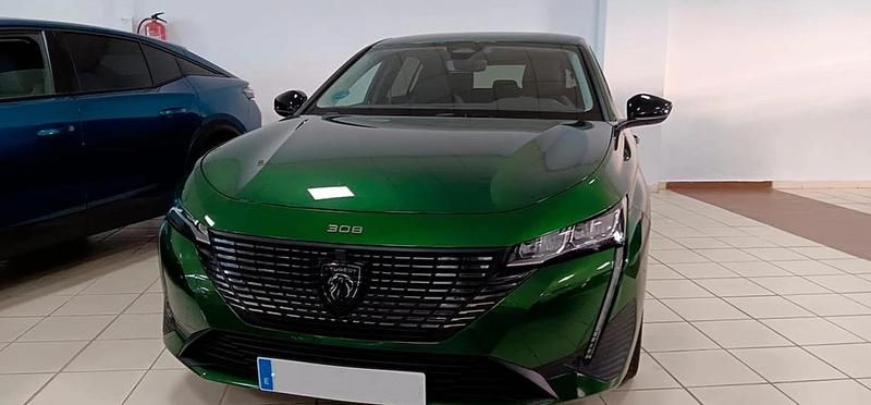 Usado Peugeot 308 Allure 131 CV (96 kW) 2022 Kjr vert olivine Berlina