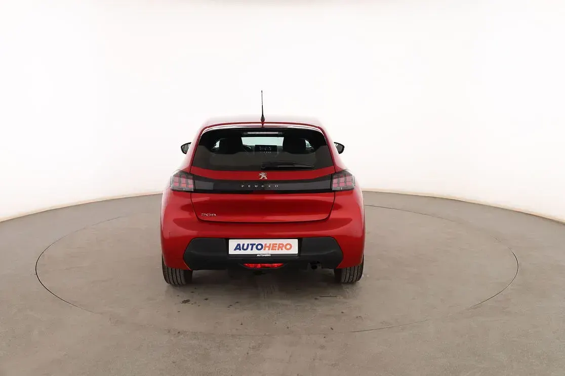 Usado Peugeot 208 Active 101 CV (74 kW) 2021 Rojo Utilitario