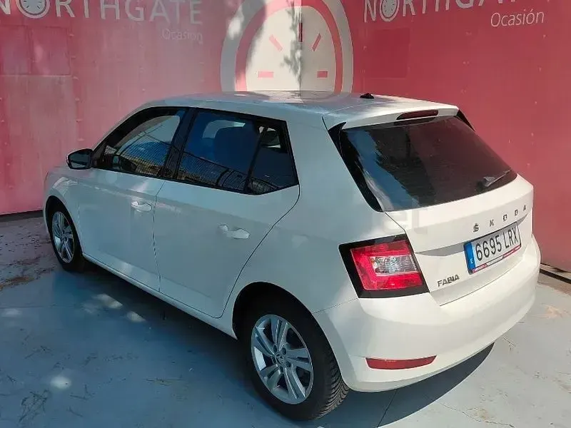 Usado Skoda Fabia Ambition 95 CV (69 kW) 2021 Blanco Utilitario