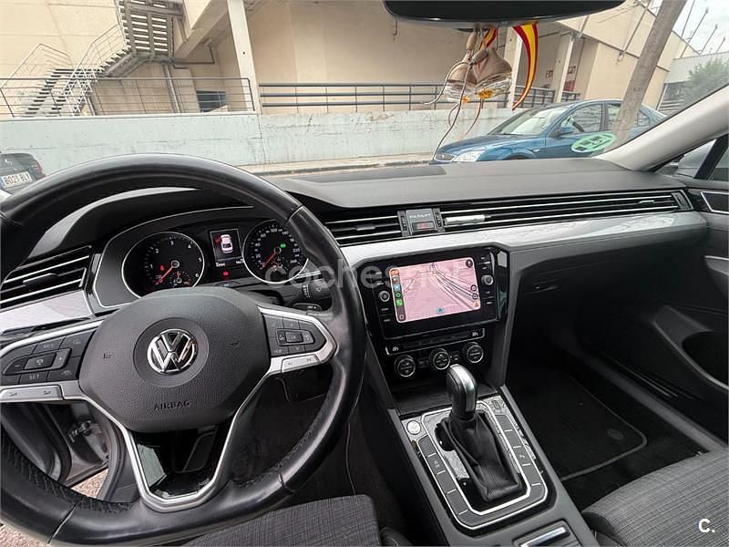 Usado VW Passat Executive 120 CV (88 kW) 2020 Gris / plata Berlina
