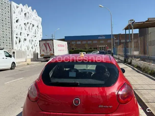 Usado Fiat Bravo Active 105 CV (77 kW) 2009 Rojo Utilitario