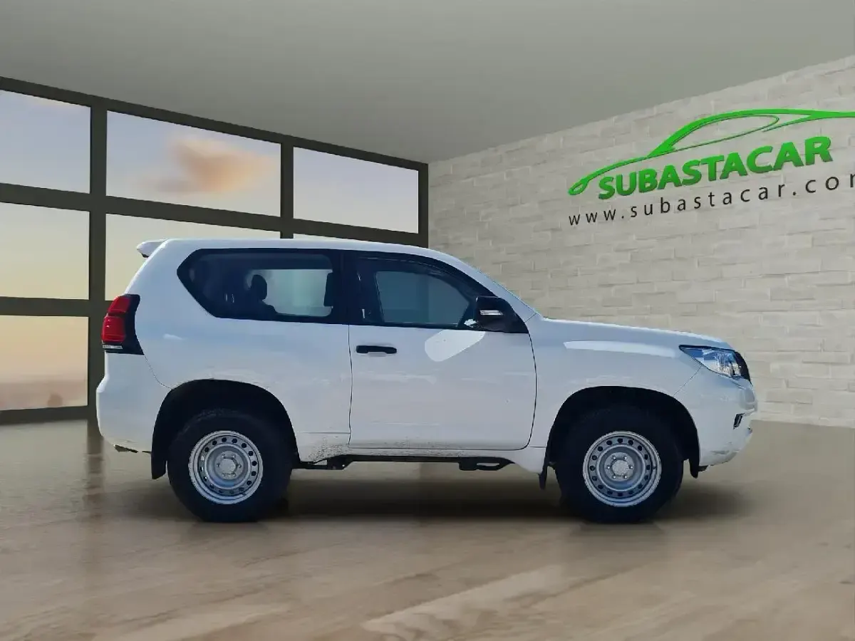 Usado Toyota Land Cruiser 204 CV (150 kW) 2021 Blanco Utilitario