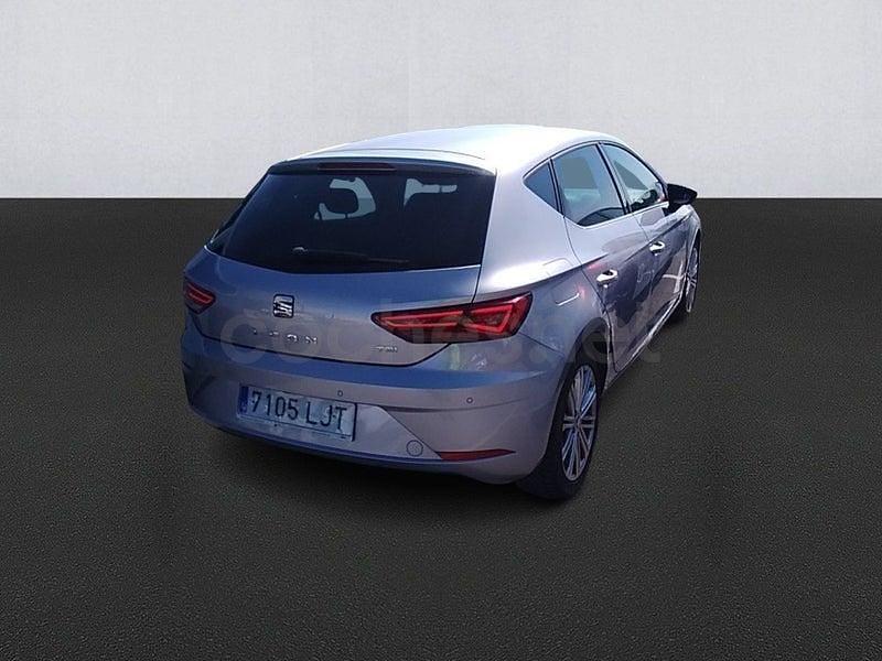 Usado Seat Leon XCELLENCE 130 CV (95 kW) 2020 Gris / plata Berlina