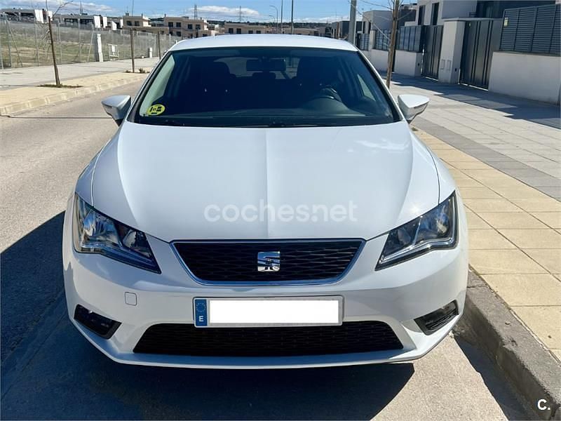 Usado Seat Leon Style 105 CV (77 kW) 2013 Blanco Berlina