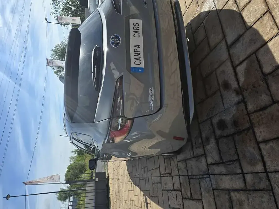 Usado Toyota Corolla Active 122 CV (89 kW) 2020 Gris Familiar