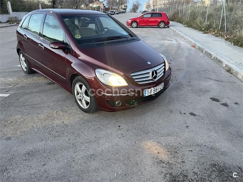 Usado Mercedes B200 140 CV (102 kW) 2008 Granate Monovolumen