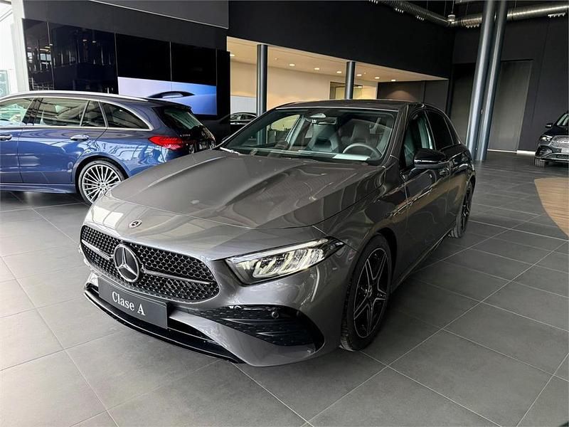 Gris Nuevo 2025 Mercedes A180 Berlina | 37.990 € (Un poco caro) - Imagen 1/4