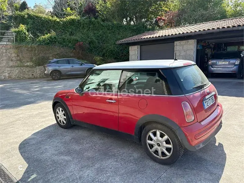 Usado Mini ONE 90 CV (66 kW) 2002 Rojo Utilitario