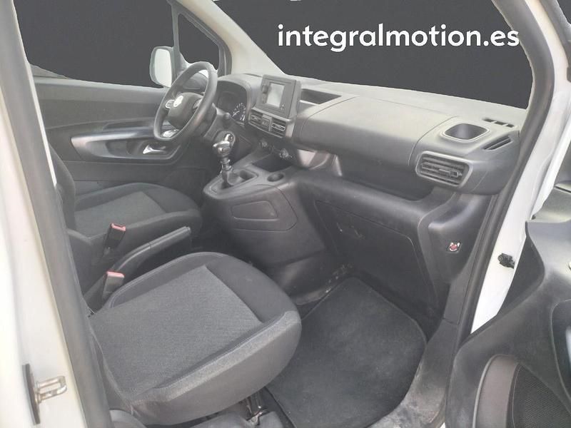 Usado Fiat Doblò 102 CV (75 kW) 2024 Blanco Monovolumen