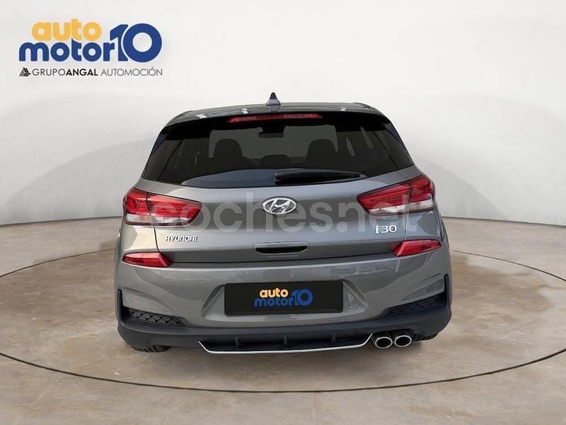 Usado Hyundai i30 N Line 120 CV (88 kW) 2019 Gris Berlina