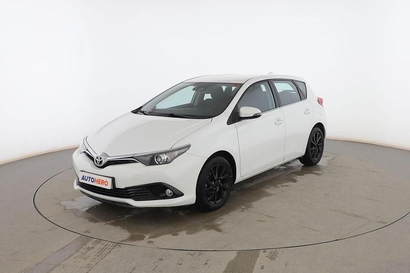 Usado Toyota Auris Active 115 CV (84 kW) 2017 Blanco Berlina