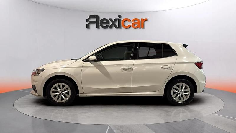 Usado Skoda Fabia Selection 95 CV (69 kW) 2024 Blanco Utilitario