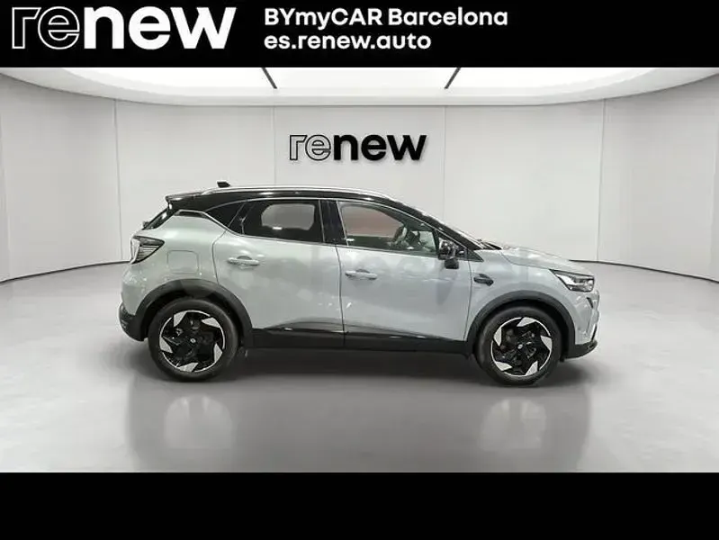 Usado Renault Captur Techno 100 CV (73 kW) 2025 Gris / plata SUV