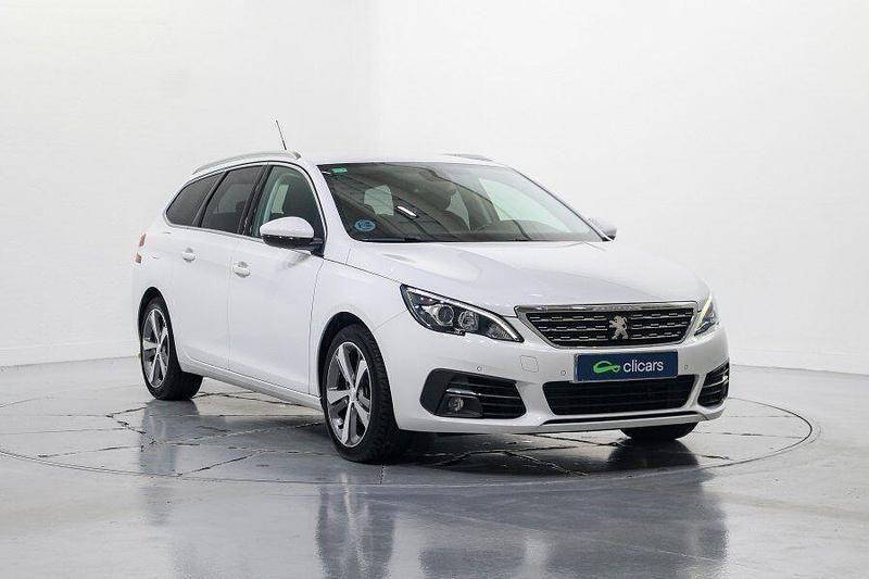 Usado Peugeot 308 SW Allure 130 CV (95 kW) 2019 Blanco Familiar