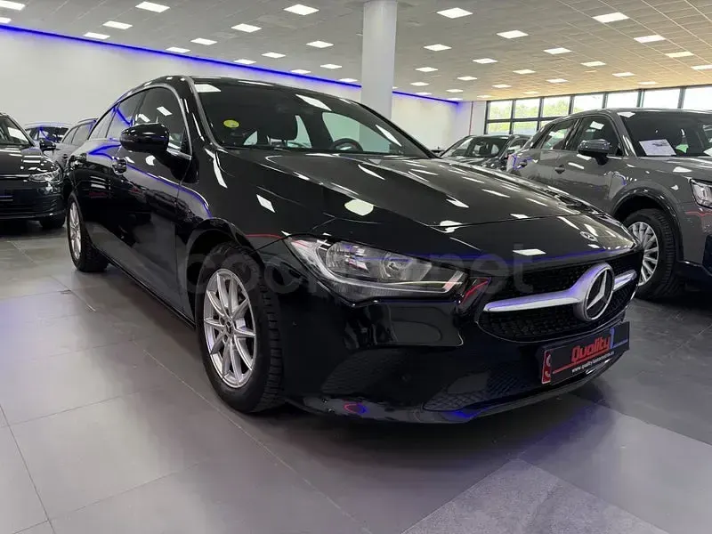 Usado Mercedes CLA200 Shooting Brake 150 CV (110 kW) 2022 Negro Familiar