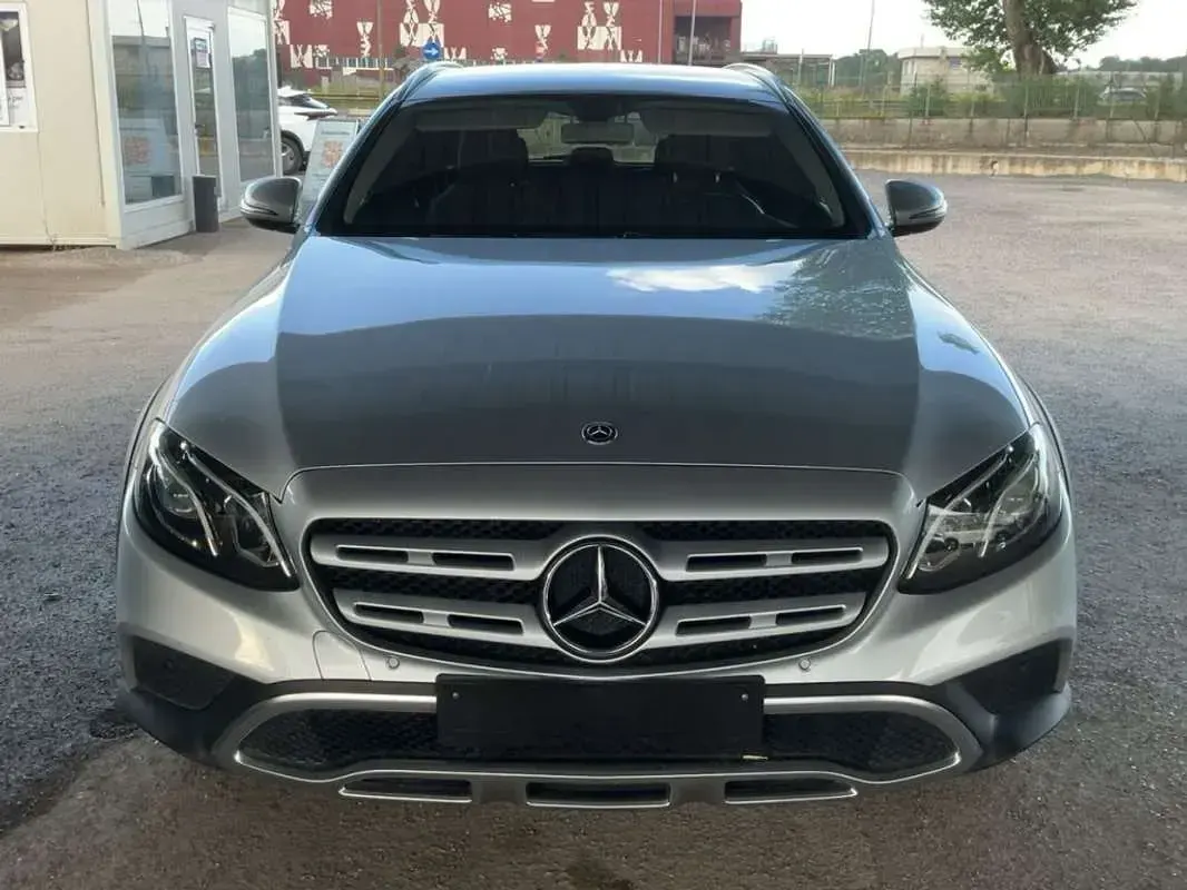 Usado Mercedes E220 All-Terrain 194 CV (142 kW) 2021 Gris Familiar