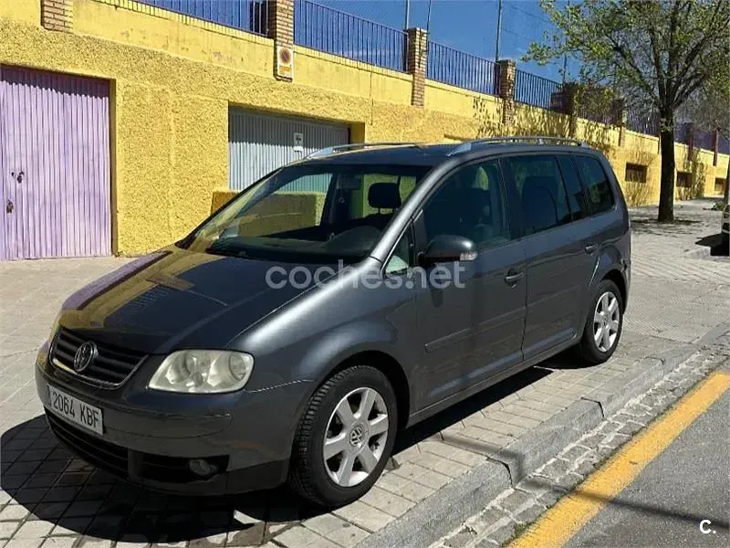 Usado VW Touran Trendline 136 CV (100 kW) 2004 Beige Monovolumen