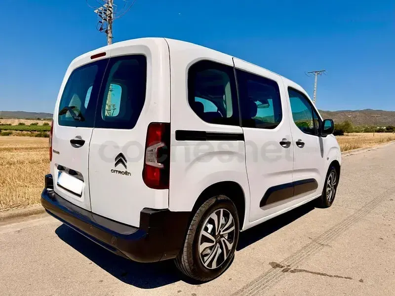 Usado Citroën Berlingo Live 102 CV (75 kW) 2020 Blanco Monovolumen
