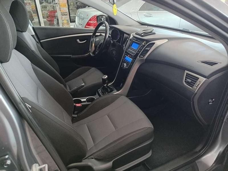 Usado Hyundai i30 GO! 101 CV (74 kW) 2014 Gris Utilitario