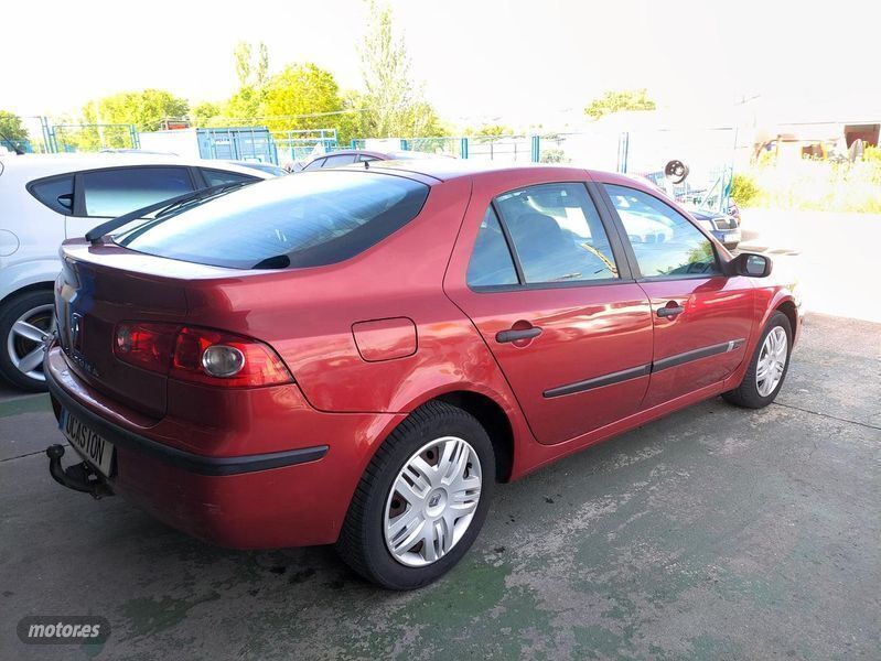 Usado Renault Laguna III 110 CV (80 kW) 2007 Rojo Berlina