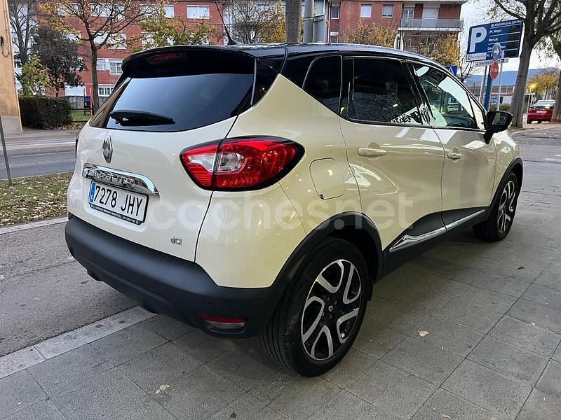 Usado Renault Captur Zen 90 CV (66 kW) 2015 Blanco SUV