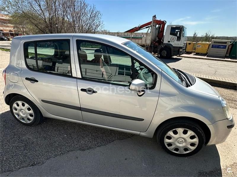 Usado Renault Modus Dynamique 98 CV (72 kW) 2004 Gris / plata Monovolumen