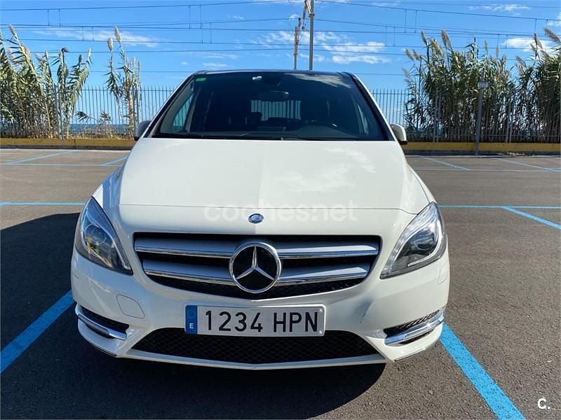 Usado Mercedes B180 109 CV (80 kW) 2013 Blanco Monovolumen