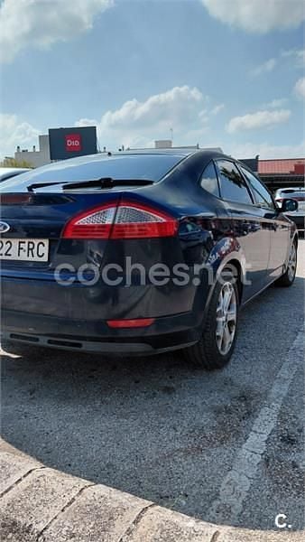 Usado Ford Mondeo Ambiente 125 CV (91 kW) 2007 Azul Berlina
