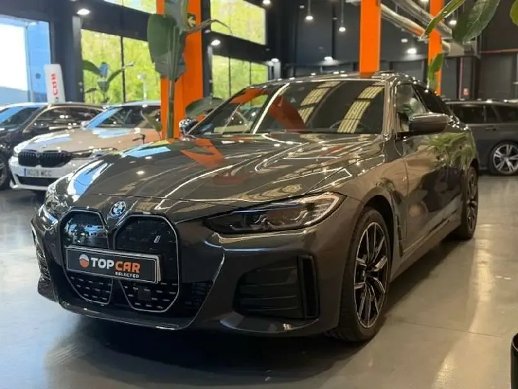 Usado BMW i4 M Sport 250 kW (340 CV) 2022 Gris Berlina