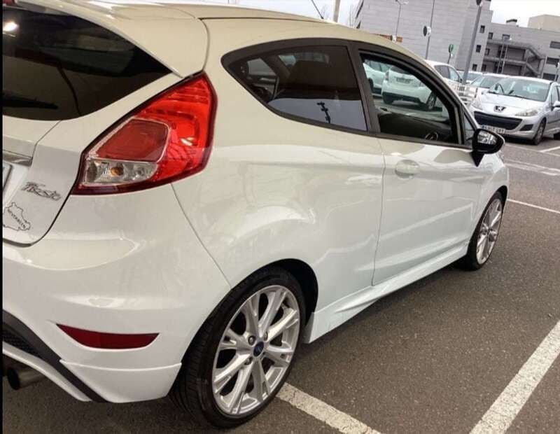 Blanco Usado 2014 Ford Fiesta Sport Utilitario | 7500 € (Buen precio) - Imagen 1/4
