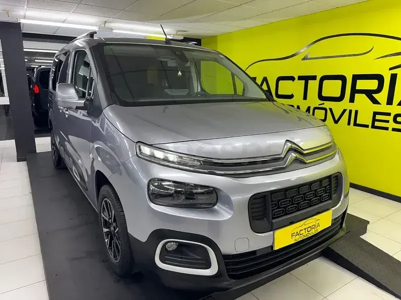 Usado Citroën Berlingo Shine 130 CV (95 kW) 2019 Gris / plata Monovolumen