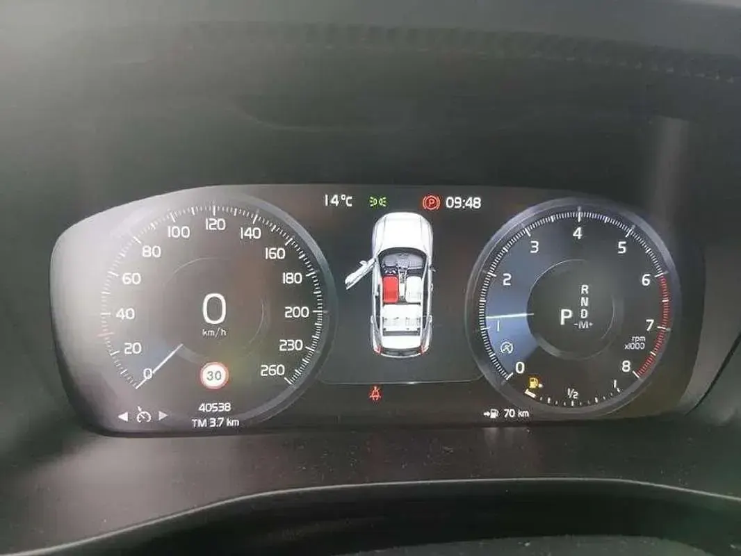 Usado Volvo XC40 Momentum 129 CV (94 kW) 2022 Negro SUV