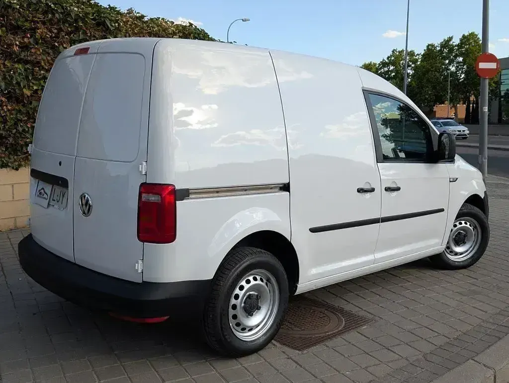 Usado VW Caddy 110 CV (80 kW) 2020 Blanco Monovolumen