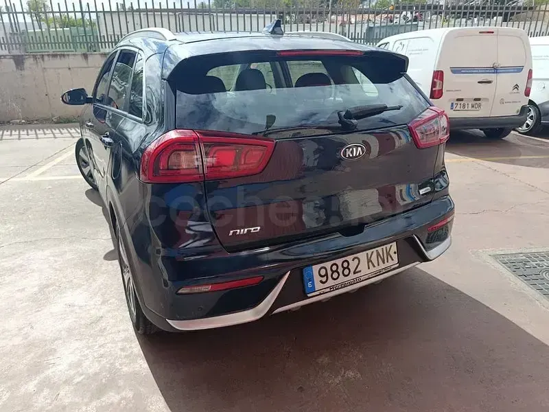 Usado Kia Niro 141 CV (103 kW) 2018 Azul SUV