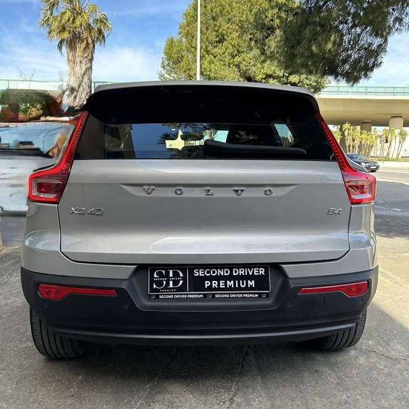 Usado Volvo XC40 Plus 197 CV (144 kW) 2024 Gris SUV