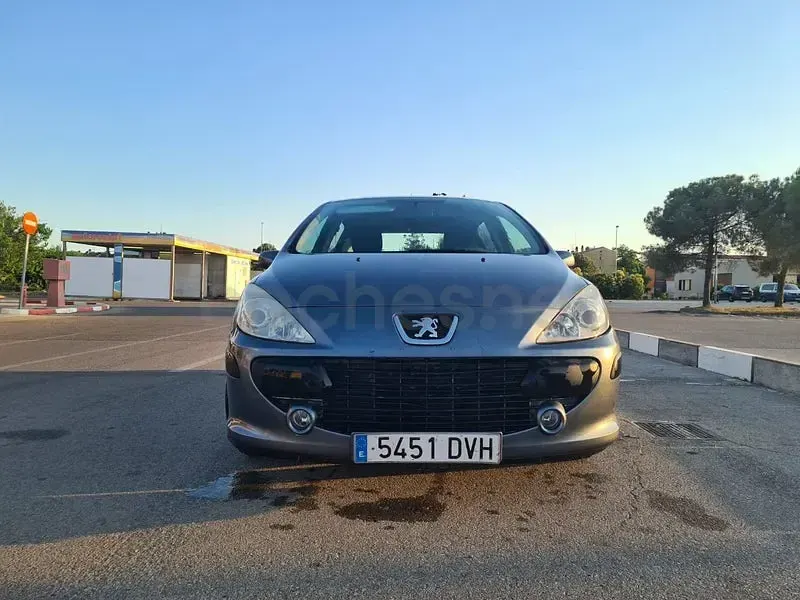 Usado Peugeot 307 110 CV (80 kW) 2007 Gris / plata Berlina