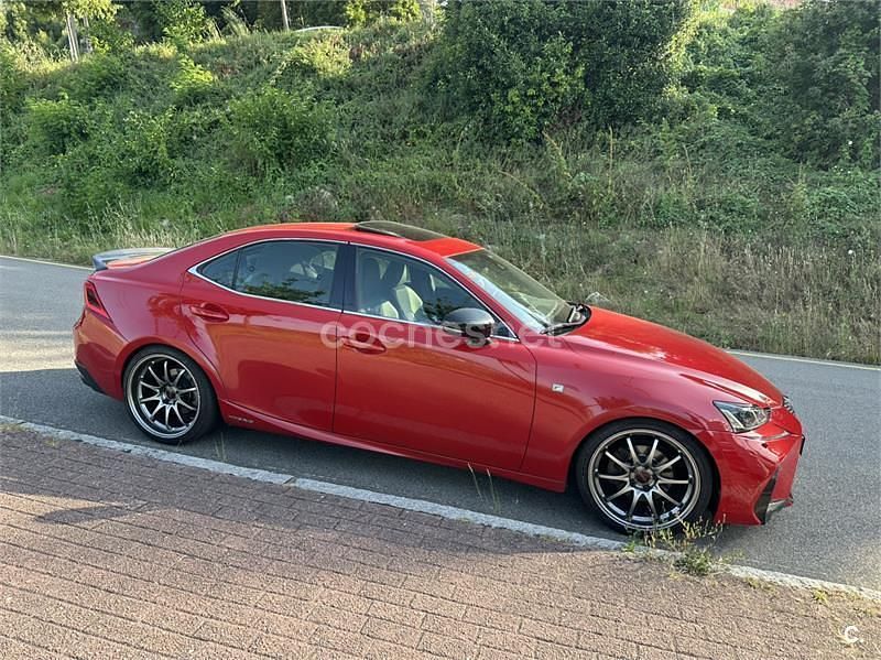 Rojo Usado 2017 Lexus IS300h Sport Line Berlina | 24.000 € (Caro) - Imagen 1/4