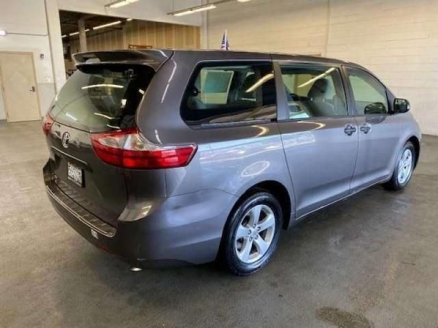 Używany Toyota Sienna 296 KM (217 kW) 2017 Szary Minivan